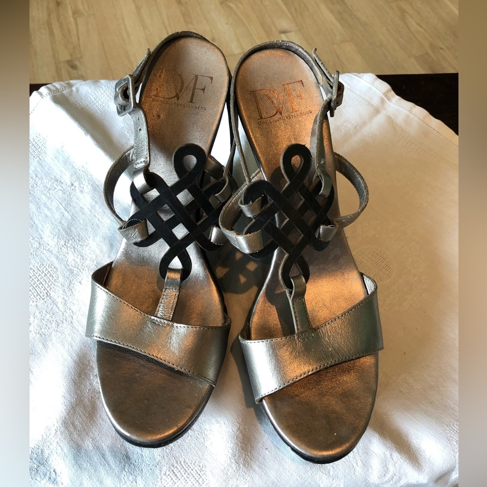 DVF Diane Von Furstenberg pewter metallic wedge sandals - size 10